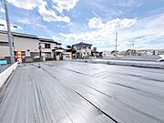 車通りの少ない閑静な住宅地、のびのびした子育てに適します。 