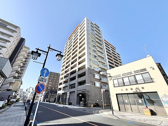 広がる青空の下...