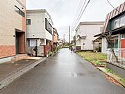 車の通りも少ない閑静な住宅地。子育てにも、第二の人生にも。 