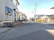 穏やかな街並みに溶け込む、心地よい暮らしの舞台。