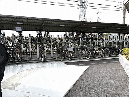 整然と並ぶ自転車たちが、日々の暮らしの安心を支えます。