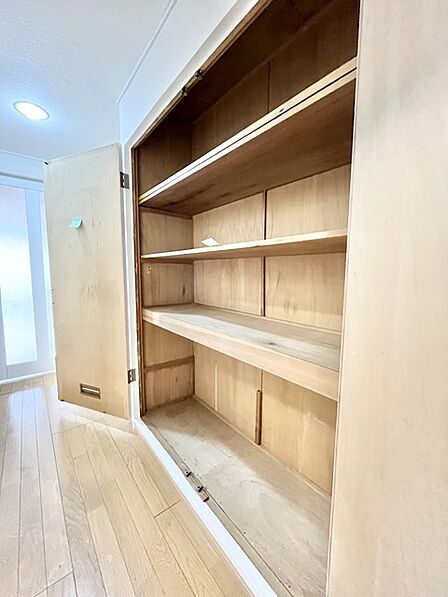 「LDKのここにも収納!」と思える場所に。あるとうれしい共用収納。