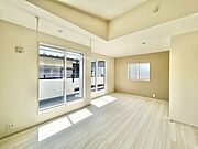 広々とした空間に穏やかな光が心地よく広がる、心安らぐ日々。