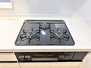 無駄を削ぎ落とした洗練されたデザインが、日々の暮らしに静かな調和と上質な心地よさをもたらします。