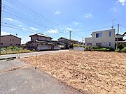 車通りの少ない閑静な住宅地、のびのびした子育てに適します。 