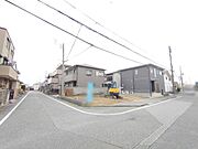 広々とした空の下、心地よい風が抜ける街並み
