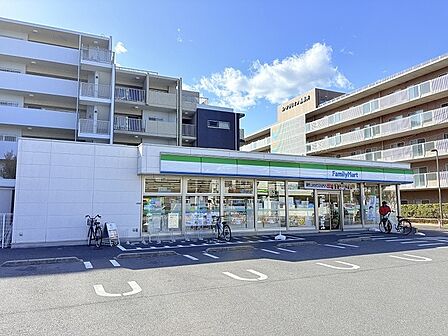 ファミリーマート西新井三丁目店(80m)