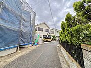 幅員こそやや狭くても、その分交通量が少なくて安心。 