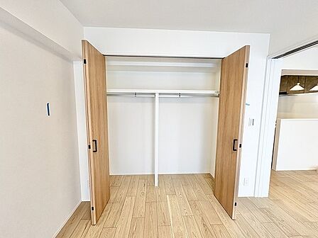 すっきりと整えられた空間は、日々の暮らしに心地よい余白と落ち着きをもたらしてくれます。