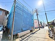 幹線道路から1本入った現地は、想像以上に静かに感じられます。 