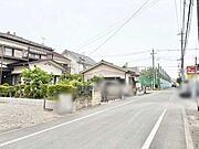 緑に囲まれた、穏やかな暮らしが送れそうな住まい。