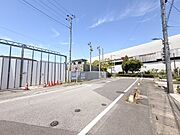 広々とした開放感のある、空が抜けるような心地よい空間。