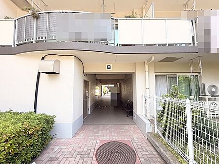 日々の暮らしを穏やかに包み込む、落ち着きと調和を感じさせる住環境です。