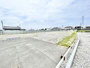 空を広く見渡せる開放的なロケーションで、思い描く理想の住まいを形にできるゆとりのある敷地です。