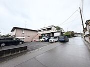 周辺の街並みと調和した、落ち着きのある穏やかな住環境が整っています。