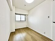 シンプルで無駄のない空間は、どのようなインテリアにも馴染みやすく、自分らしい時間を紡ぐためのベースとして最適です。