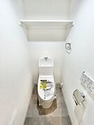 無駄を削ぎ落としたシンプルな空間は、清潔感があり心地よい調和を保っています。