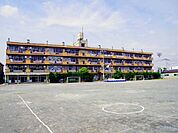 草加市立稲荷小学校（450m）