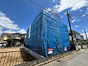 新しい暮らしの形がここから描き出されていく、将来の期待感に満ちた建設現場の佇まいです。