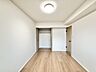 寝室：部屋ごとに設けた収納は、住みやすさへのこだわり。 