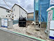これから新しい暮らしが描き出される、静かで落ち着いた佇まいの敷地です。