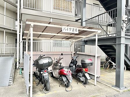 日常の移動を支える場所として、機能的に整えられた使い勝手の良いスペースが設けられています。