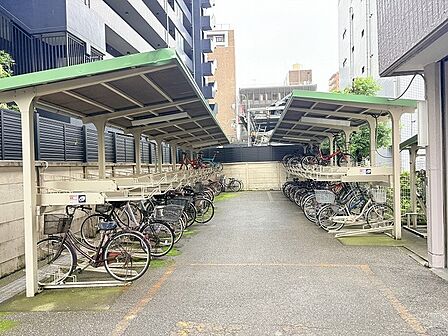 整理整頓が行き届いた清潔感のある空間で、日々の暮らしを快適にサポートする共用部です。
