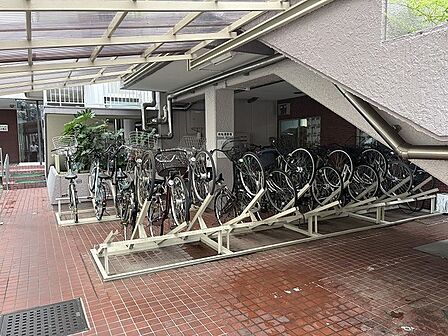 日々の暮らしを支える、整理の行き届いた共有スペースが住まいの利便性を高めてくれます。