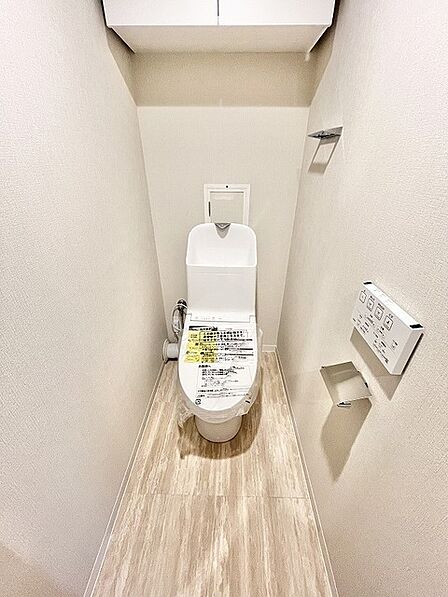 清潔感のある色味で統一された、無駄のないシンプルな空間が日々の暮らしに調和をもたらします。