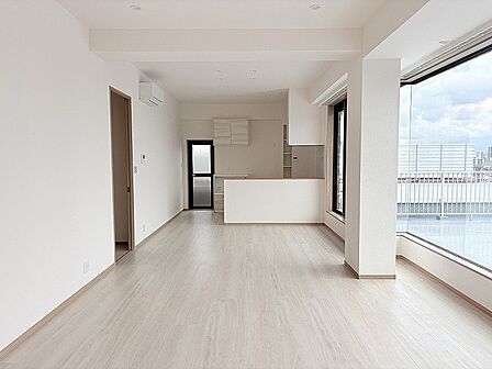 シンプルで洗練された色調が、心地よい調和を生み出しゆとりある空間を演出しています。
