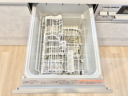 省エネ ・ 衛生的な食器洗乾燥機付。