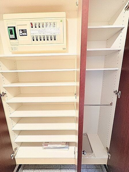 暮らしを整えるための細やかな配慮がなされた、すっきりと片付く心地よい空間設計です。