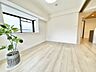 室内：余計な装飾を削ぎ落としたシンプルな空間が、日々の暮らしに心地よいゆとりと落ち着きをもたらします。
