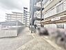 その他：日常の生活風景に馴染む、機能的で落ち着いた住まいのアプローチが整えられています。