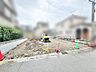 外観：新しい暮らしの可能性が広がる、整えられた敷地がゆったりとした落ち着きを見せています。