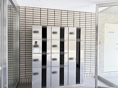 日々の生活を支える機能的な設備が整っており、スマートで無駄のない整然とした空間が暮らしの快適さを高めてくれます。