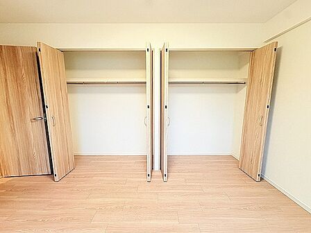 すっきりと整えられた空間にゆとりを持たせた心地よい佇まいが広がります