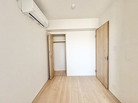 無駄のないシンプルな空間が、日々の暮らしに心地よいゆとりと落ち着きをもたらします。