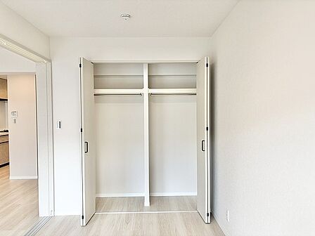 余計な装飾を削ぎ落としたシンプルな空間は、日々の暮らしに心地よいゆとりと落ち着きをもたらしてくれます。