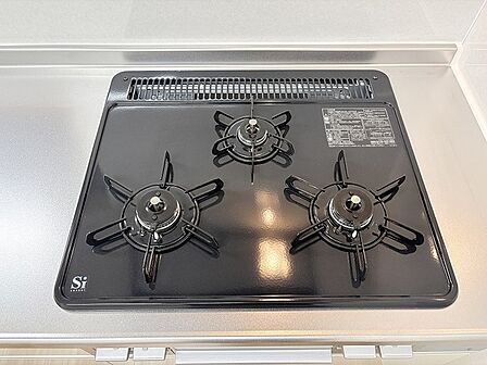 日々の調理をスムーズにこなせる機能美を備えたすっきりと整った空間