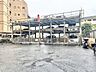 その他：敷地内にしっかりと整備された駐車スペースが確保され、日常のカーライフをスムーズにサポートします。