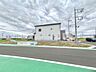 外観：開放感のある空が広がり、穏やかな時間が流れる落ち着いた住環境です。