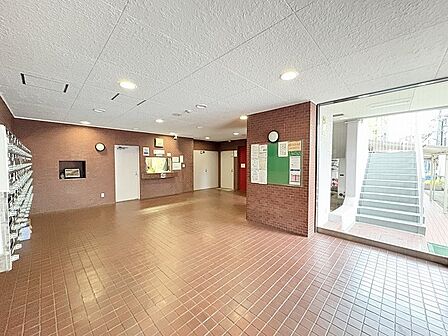 深みのあるタイルが品格を醸し出し、落ち着いた時間が流れる心地よい空間。