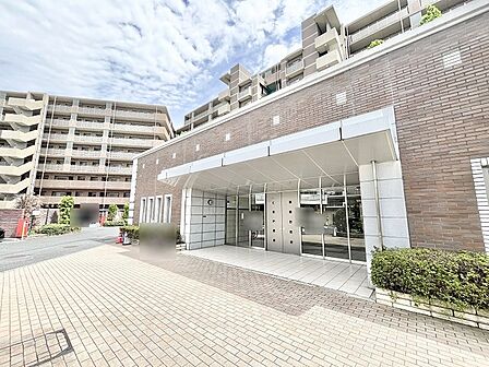 落ち着いた佇まいと洗練された外観が毎日の暮らしを心地よく迎えてくれる空間