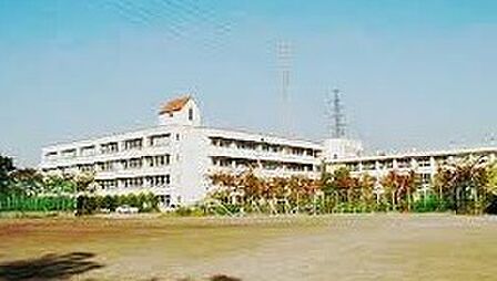 草加市立谷塚中学校(1800m)