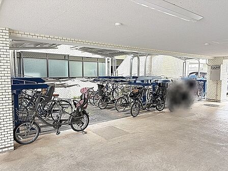 雨風から大切な愛車を守る機能性に優れた整然とした駐輪スペース