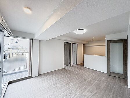 すっきりと整えられた内装が心地よい、穏やかな時間を過ごせる空間。