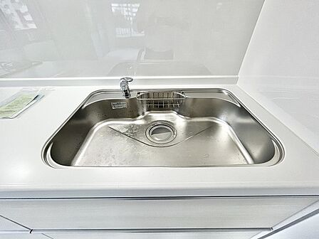 お手入れのしやすさと機能性が調和した清潔感あふれる空間が日々の家事を心地よく演出します