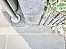 その他：豊かな緑がそっと寄り添うエントランス脇の穏やかな一角