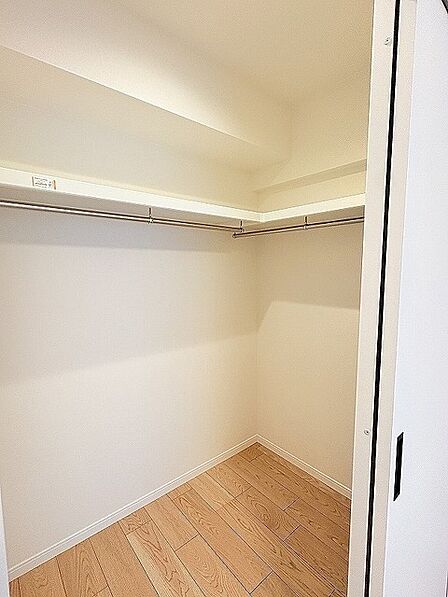 日々の暮らしをすっきりと整える、心地よい余白に満ちた空間が広がります。